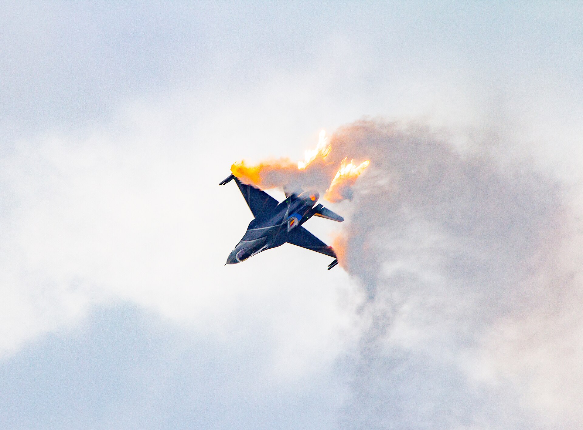 Belgian Air Force F-16, the type scrambled against radar contacts on the night of 30-31 March 1990 (2014 photo)