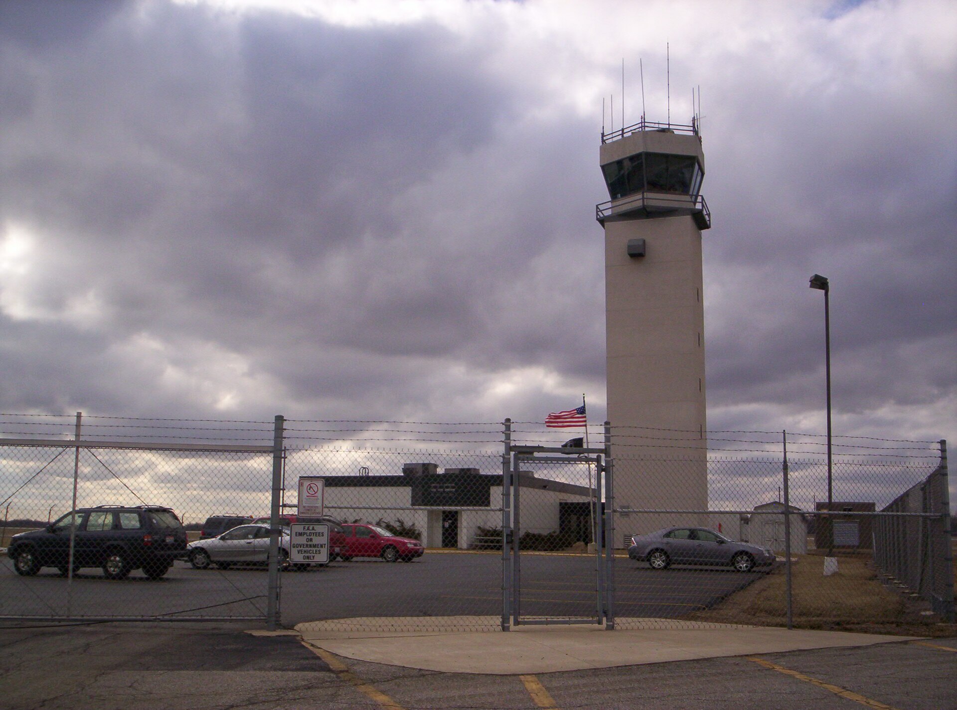 FAA control tower at Mansfield Lahm Airport, Ohio, which the Coyne crew radioed as the object closed in