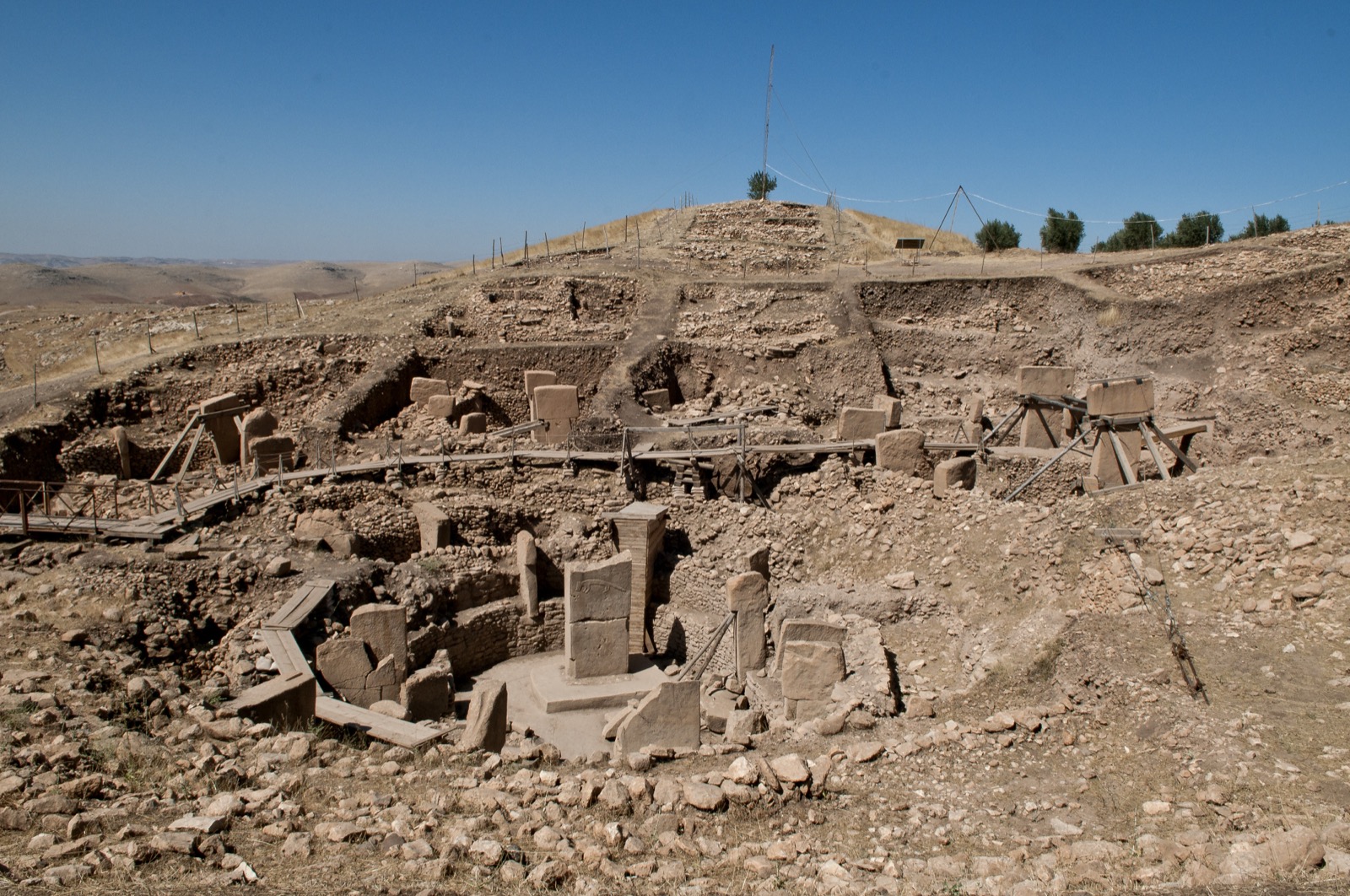 Göbekli Tepe, near Şanlıurfa, Turkey — the ~11,600-year-old megalithic enclosures whose T-shaped pillars predate agriculture and pottery. (Teomancimit, CC BY-SA 3.0)