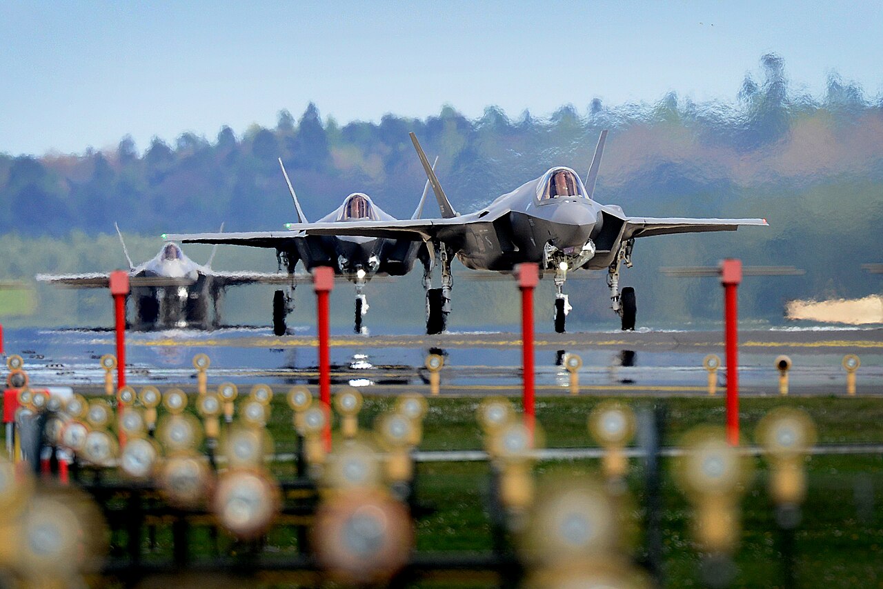 Aircraft landing at RAF Lakenheath in the modern era — the base remains in continuous USAF operation seventy years after the night a Venom night-fighter from Waterbeach was vectored toward something that simply 'fell in' behind the intercepting jet.