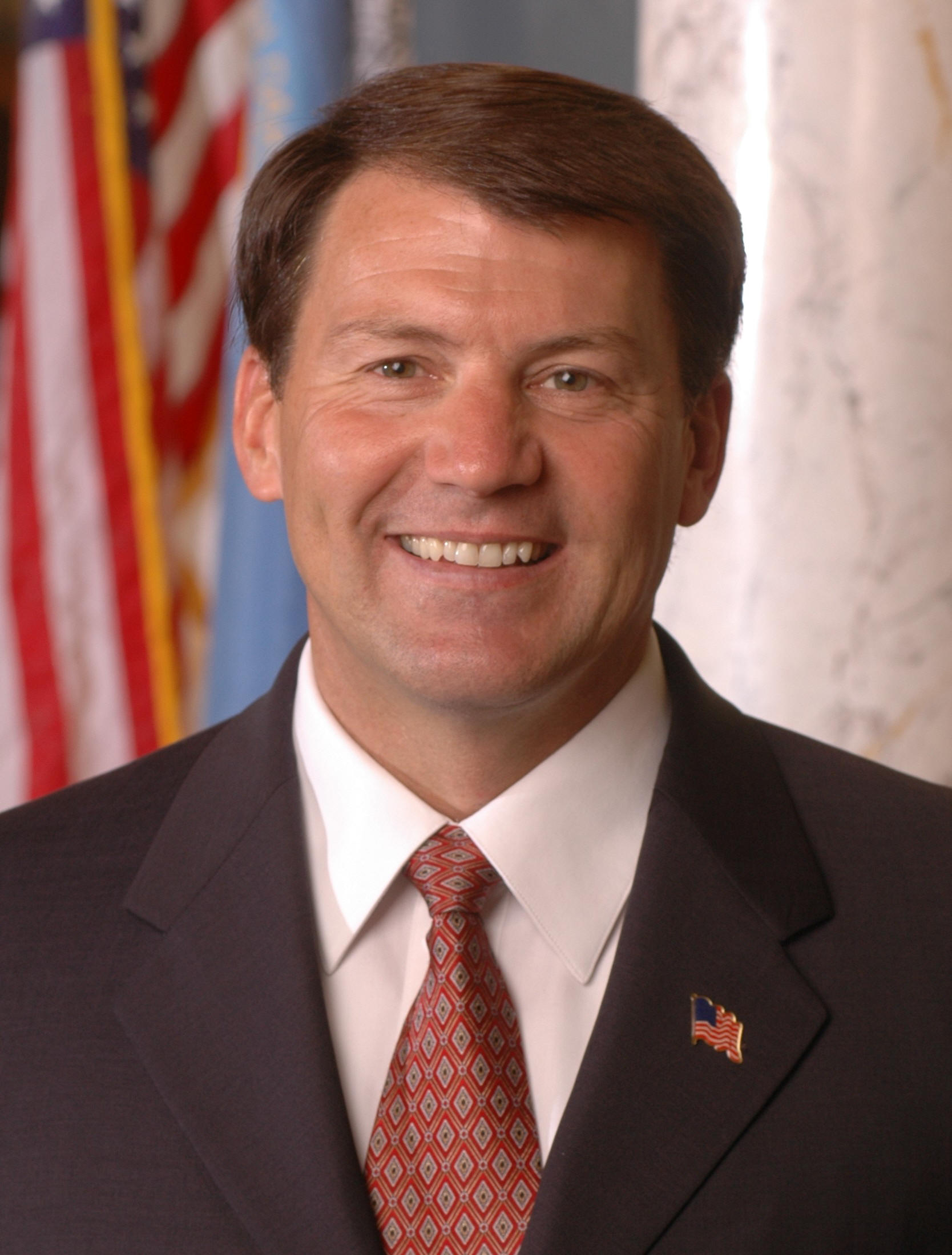 Sen. Mike Rounds (R-SD), co-sponsor of the bipartisan Schumer–Rounds amendment to the FY2024 NDAA.