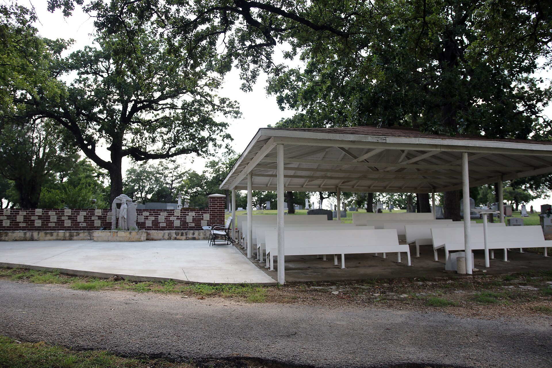 Aurora Cemetery, Texas. According to the April 1897 Dallas Morning News, a cigar-shaped airship crashed into Judge Proctor's windmill here; the 'pilot' — 'not of this world' — was reportedly buried in this cemetery the next day.