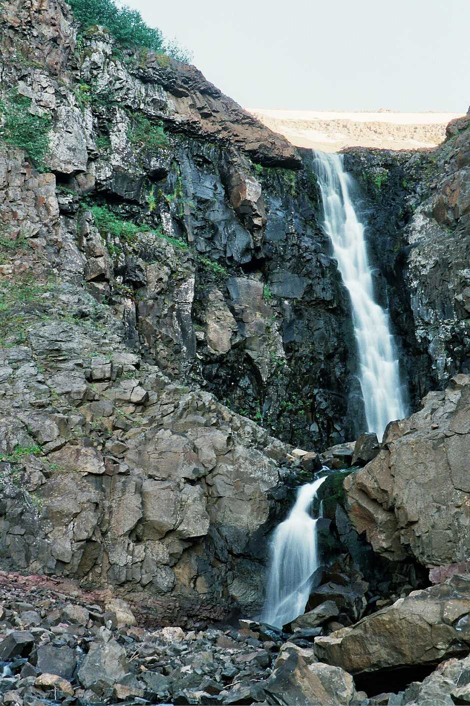 A waterfall on the plateau; the basalt is ~2.5 km thick in places.